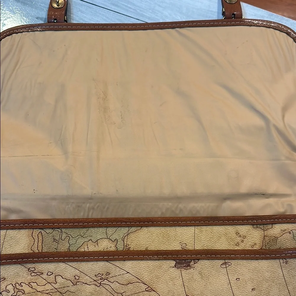 The Columbus Collection by Bagoda VTG Leather Messenger Bag